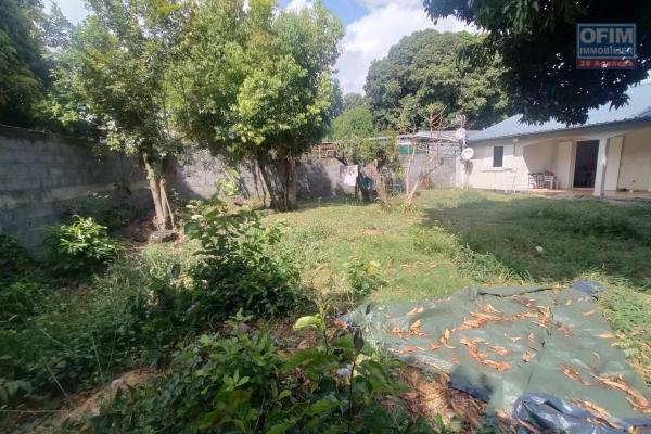 Charmante villa 3 chambres avec jardin arboré  de 661 m2  Centre Ville de la Ravine des Cabris