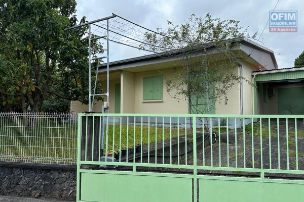 A louer maison satec type F4/5 avec nombreuses dépendances et cour clôturée à Saint-André