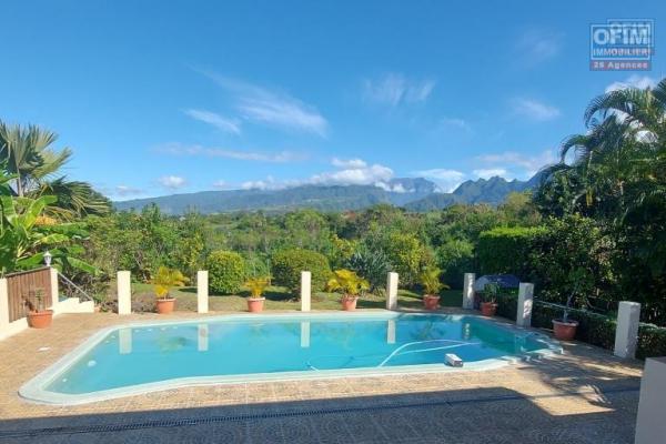 Superbe Villa T4 sur terrain de 628 m2 avec piscine vue mer et montagne  Ravine des Cabris