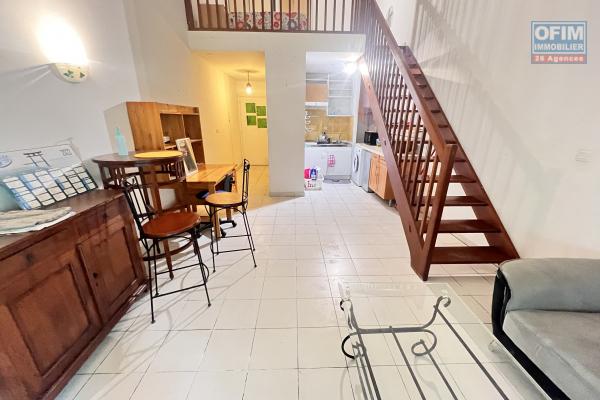 A louer grand studio T1 BIS en duplex entièrement meublé dans les bas de Bellepierre résidence Esplanade