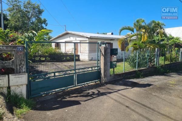 A vendre villa à rénover totalement de type F4 d'environ 90 m² sur un grand terrain d'environ 900 m² le Tampon Bras de Pontho