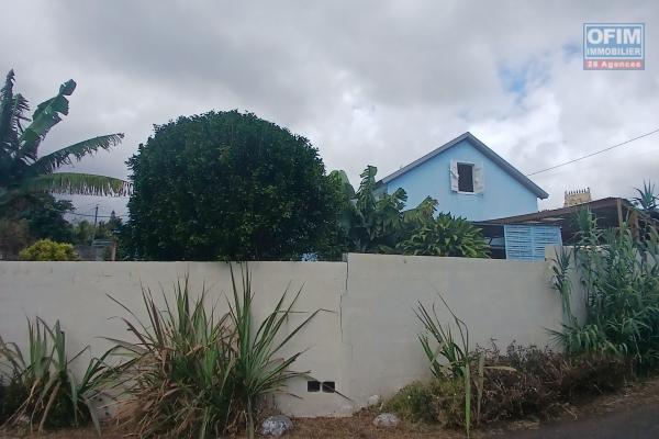 A VENDRE Maison à étage de type F4 à Saint-Gilles Les Hauts