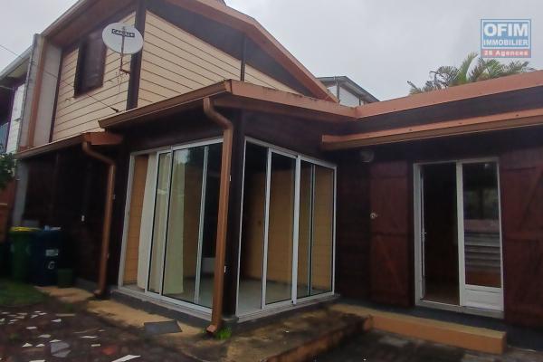 A SAISIR // VENTE Maison à étage de type F4 à 226 000 euros à Saint-Paul!!