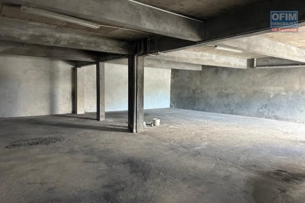 LOCAL DE STOCKAGE 150 M2
