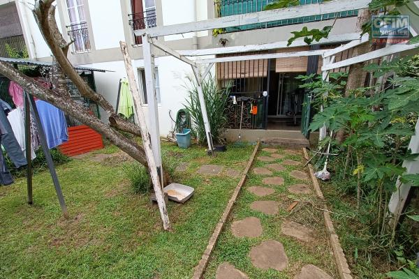 Appartement F3 vendu loué de 70m2 avec jardin au centre ville de Saint-André