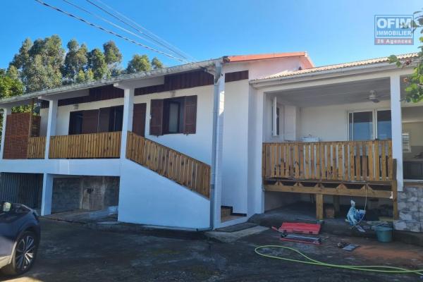 A vendre jolie villa entièrement rénovée de type F5 d'environ 103 m², le Tampon Bras Creux