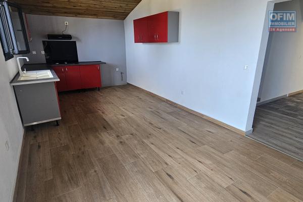 A LOUER Maison de type F4 entièrement rénovée avec VUE MER à Trois Bassins