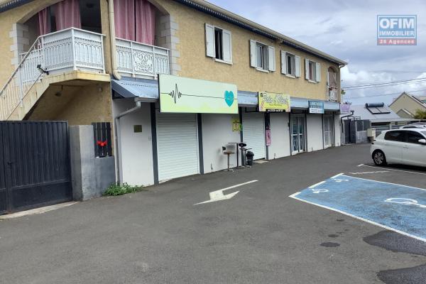 A LOUER local commercial à SAINT PIERRE "BOIS D'OLIVES"