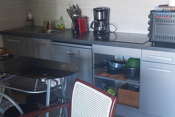 A louer appartement T2 meublé en rez de jardin face au lagon de Saint Leu