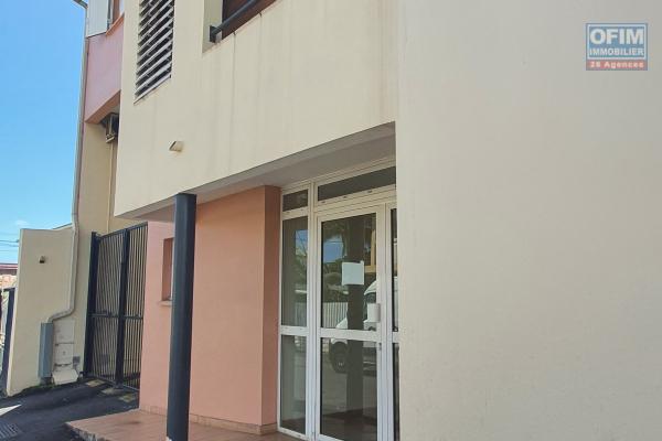 Grand studio spacieux lumineux au rdc...