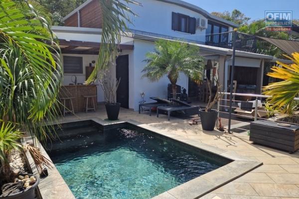 VILLA F 4 en duplex avec piscine