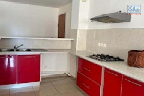 A vendre bel appartement de type F3 très spacieux , lumineux sur la résidence LA GOELETTE à Sainte Clotilde.