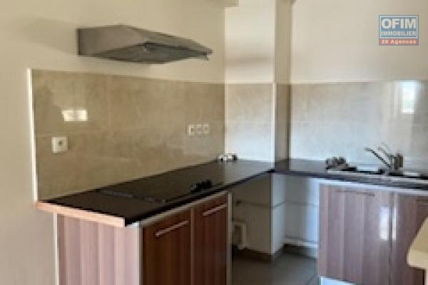 A vendre bel appartement de type F3 en rez de jardin, lumineux, spacieux sur la résidence LA GOELETTE à Sainte Clotilde.