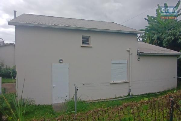 A LOUER Maison F4 de 110 m2 avec cour sur Tan Rouge à Saint-Gilles Les hauts