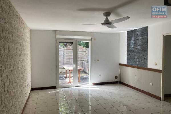 A vendre à la Possession Appartement T2 avec jardin libre de tout occupant.
