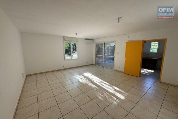 Rare et exceptionnel à vendre magnifique et grand appartement d'environ 64 m² avec terrain d'environ 100 m² au Tampon proche centre ville