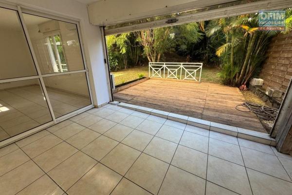 Rare et exceptionnel à vendre magnifique et grand appartement d'environ 64 m² avec terrain d'environ 100 m² au Tampon proche centre ville