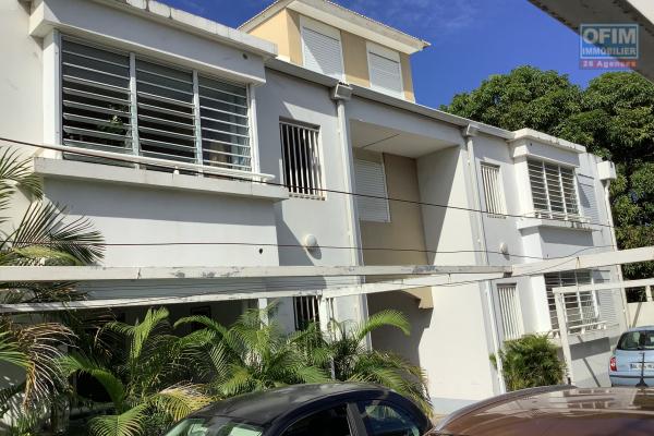 A LOUER appartement T3/4 meublé à SAINT PIERRE