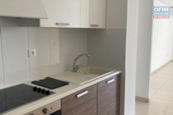 A vendre bel et spacieux appartement de type F1 sur la résidence PASSERELLE  situé rue des deux canons à Sainte Clotilde.