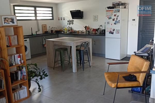 A LOUER APPARTEMENT F3 EN REZ DE JARDIN DE 67.71 M2 DE SURFACE HABITABLE DANS UNE RESIDENCE RECENTE A LA SALINE LES HAUTS
