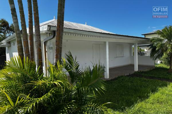 A louer villa F3 avec jardin clôturé dans lotissement résidentiel à proximité du centre ville de Saint André
