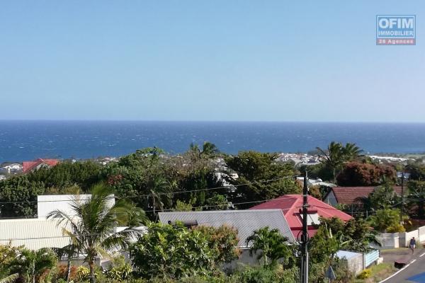 A vendre ce bel et grand appartement de type F3 avec vue mer, terrasse &agrave; Saint-Joseph
