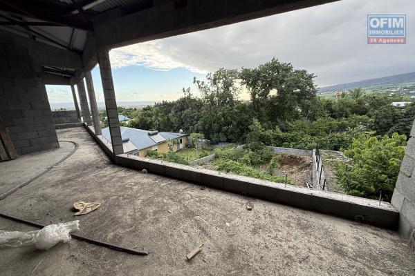 Immeuble de 538 m² en fin de construction, situé entre St Louis et La Riviere, à 150 m d'altitude, en R+2, avec vue mer et montagne imprenable.