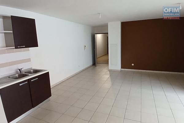  Grand T2/3 65m2 avec terrasse et parking - Sainte-Clotilde - Proche Boulevard Sud et Facult&eacute;