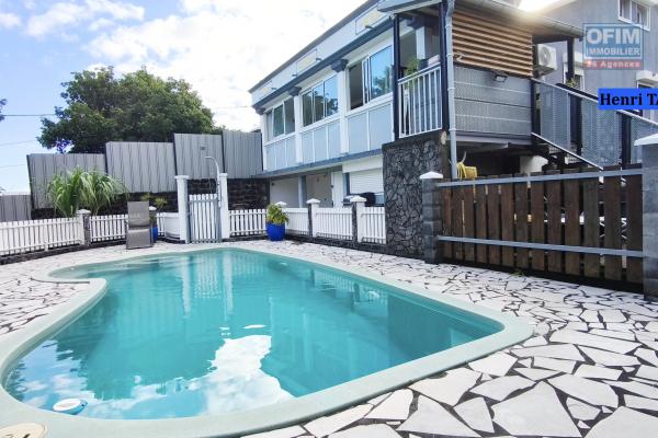 A vendre belle villa avec piscine à proximités des commodités