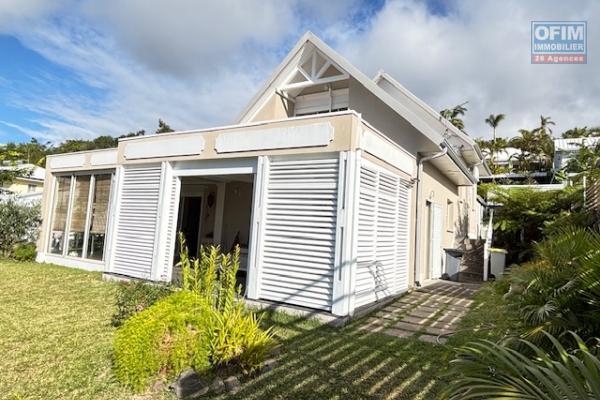 A vendre belle villa à l'entrée de La Montagne proche du centre et à proximité des commodités.