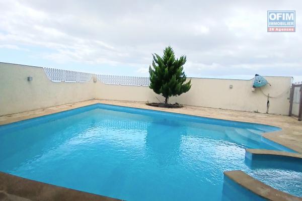 A LOUER maison F4 avec piscine et jaccuzi  sur Bois de Nèfles Saint-Paul- magnifique vue mer