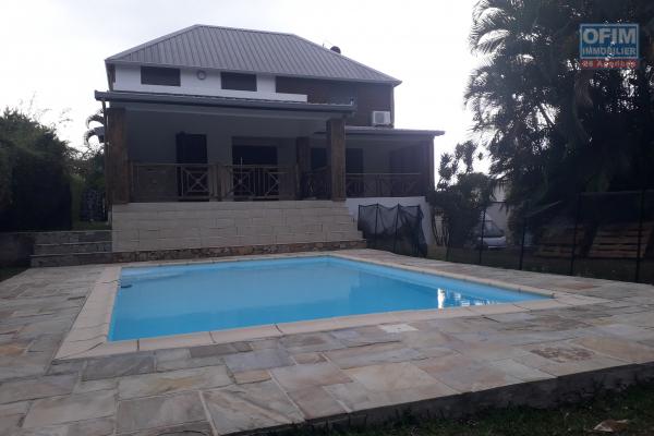 A louer belle villa F5 avec piscine sur le bas de la Possession