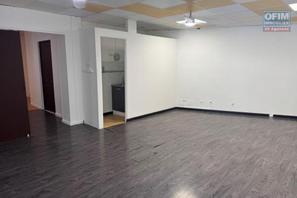 A louer local professionnel ou commercial de 66 m² proche centre ville le Tampon