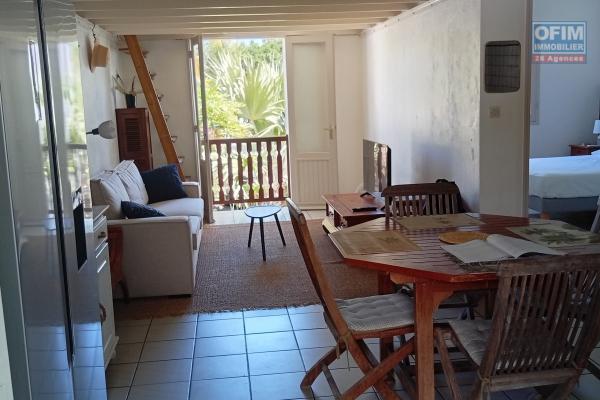 SAINT GILLES LES BAINS SECTEUR ERMITAGE ET LAGON A LOUER BEL APPARTEMENT T2 RESIDENCE DU SOLEIL