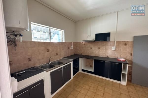 A louer appartement en duplex type F3/4 à proximité immédiat du centre vile de saint-andré