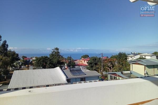 A LOUER APPARTEMENT F4 DE 138 M2 DE SURFACE DANS UNE RESIDENCE RECENTE AVEC BELLE VUE MER A LA SALINE LES HAUTS