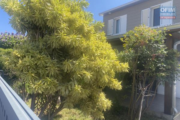 A vendre maison moderne  avec jardin opportunitée rare à Saint-Leu.