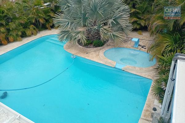 A Vendre Villa F5 + T2 de 200 M2 Habitable à proximité de la Plage de Trou d'eau à la Saline Les Bains