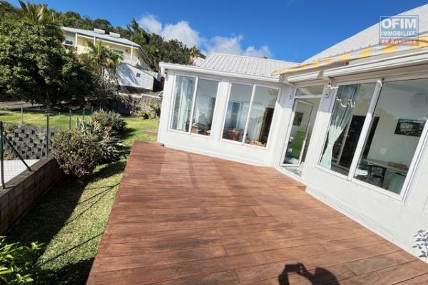 A vendre charmante villa de 4 chambres, à l'entrée de La Montagne au calme d'un petit lotissement .