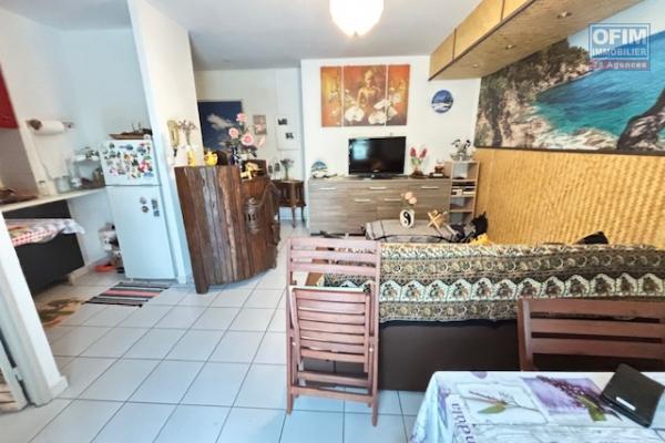 A vendre T2 à St Denis quartier de La Trinité, face au parc.