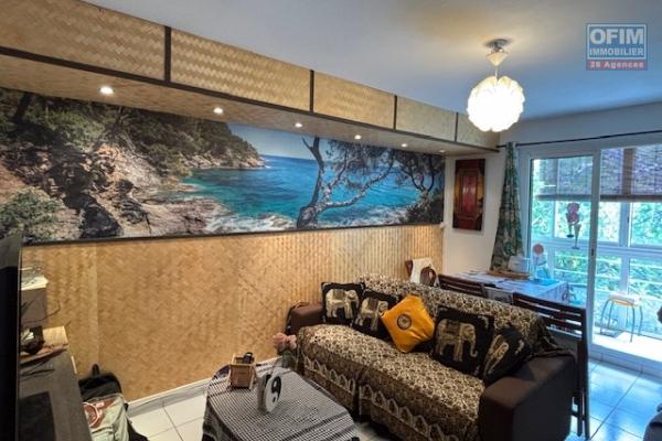 A vendre T2 à St Denis quartier de La Trinité, face au parc.