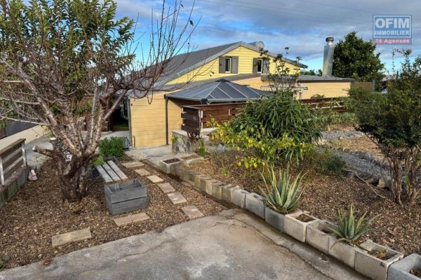 A vendre magnifique villa meublée de type F4 avec grande mezzanine au Tampon 13 éme