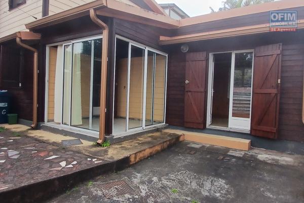 A VENDRE Maison bourbon bois de type F4 au Guillaume Saint-Paul à 199 000 euros!