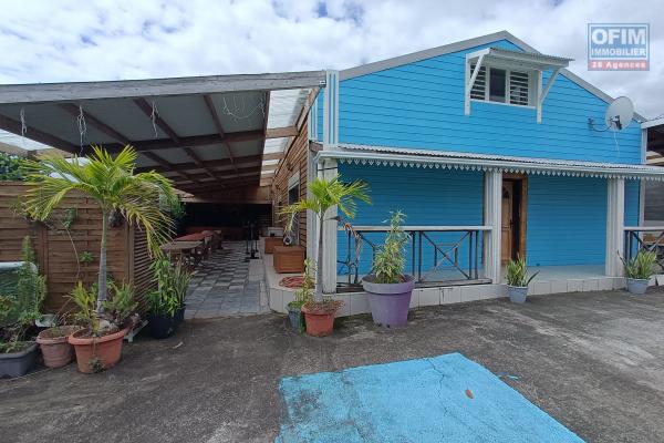 A Vendre à Sainte-Anne magnifique villa 5 chambres de 200 m2 habitables + 100 m2 de varangue