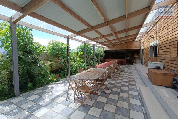A Vendre &agrave; Sainte-Anne magnifique villa 5 chambres de 200 m2 habitables + 100 m2 de varangue