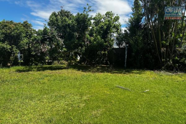 a vendre parcelle de terrain de 522 m² situé en centre ville de Saint-Benoît