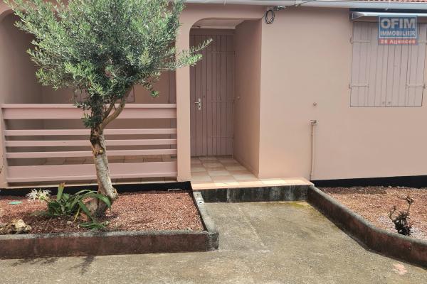 PETITE MAISON AVEC JARDIN, 2 CHAMBRES, PROXIMITÉ CHAMP BORNE