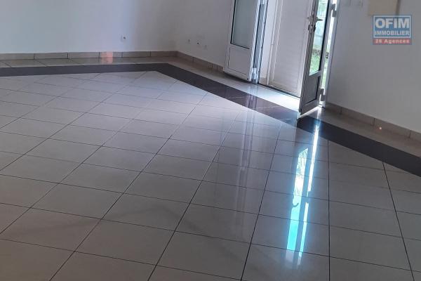 A louer maison de type F4 avec 3 chambres, sur saint-Andr&eacute;, avec jardin, pr&eacute;s de champ borne, quartier calme