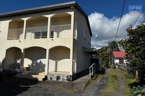 A louer appartement F3 au 1er et dernier étage d'un petit immeuble de 2 logements