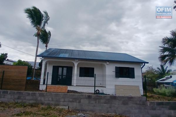 A LOUER Maison de type F4 entièrement rénovée sur Saint-Gilles Les Hauts